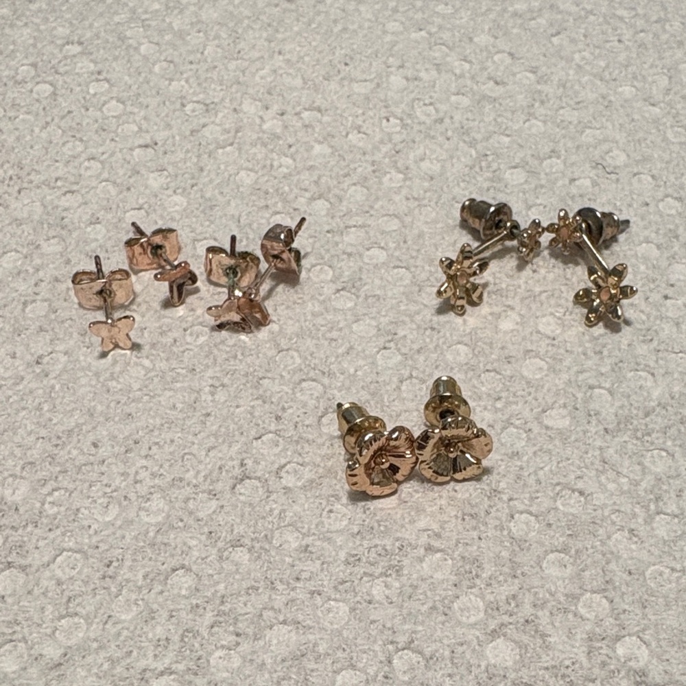 Elegant Gold Floral Stud Earrings Set